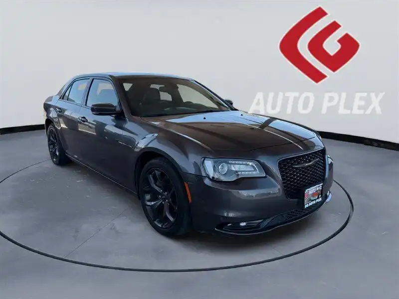 2023 Chrysler 300 S's photo