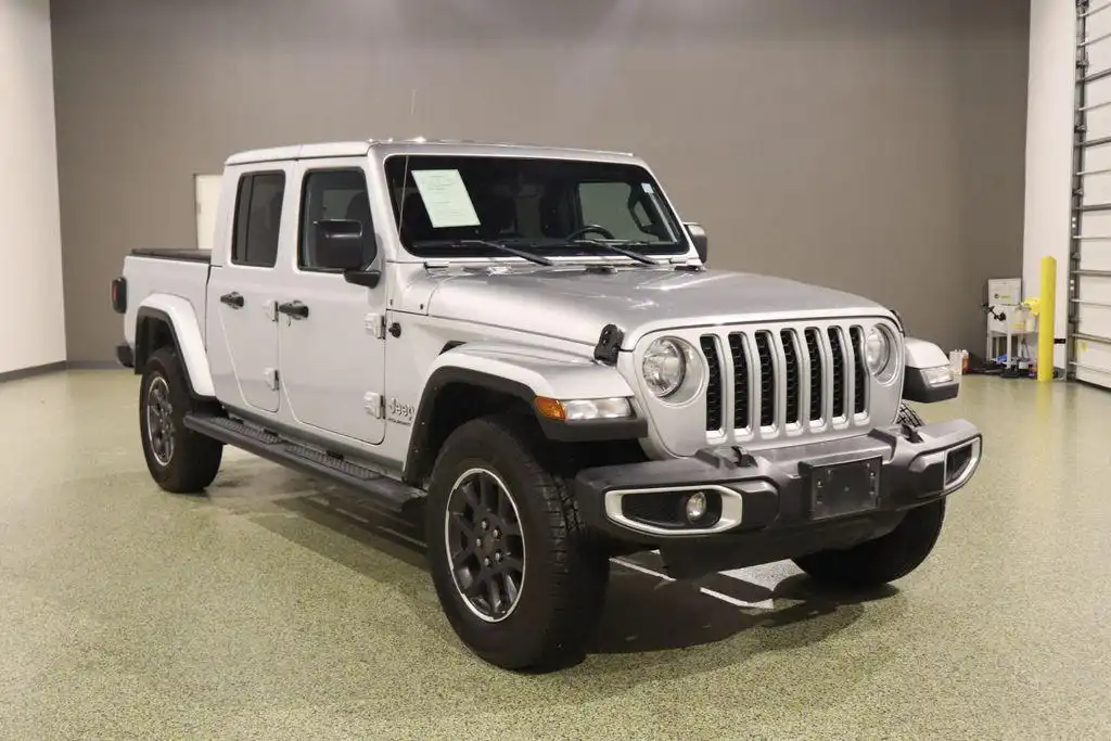 2023 Jeep Gladiator Overland's photo