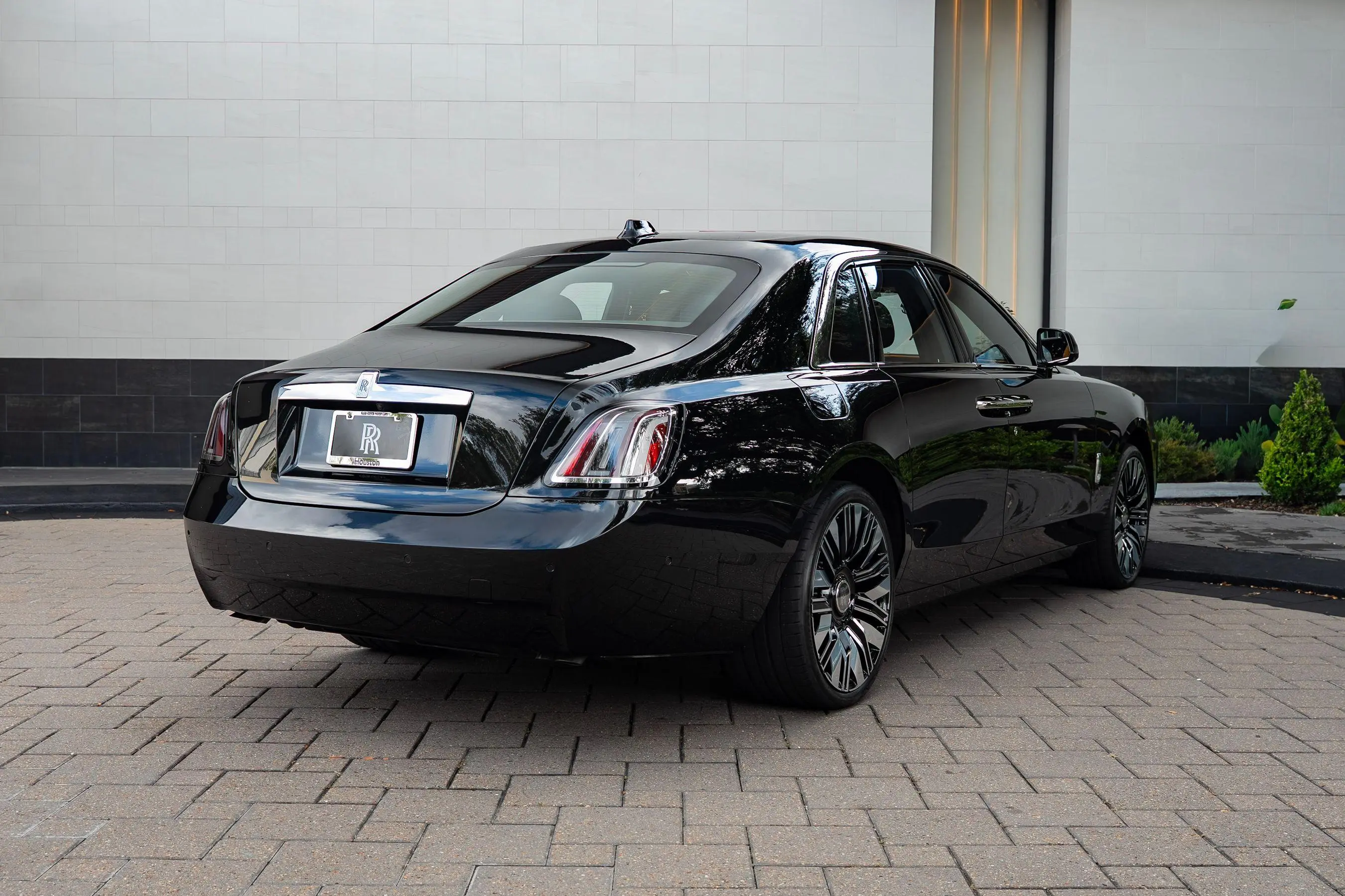 2027 Rolls-Royce Ghost Ghost photo 3