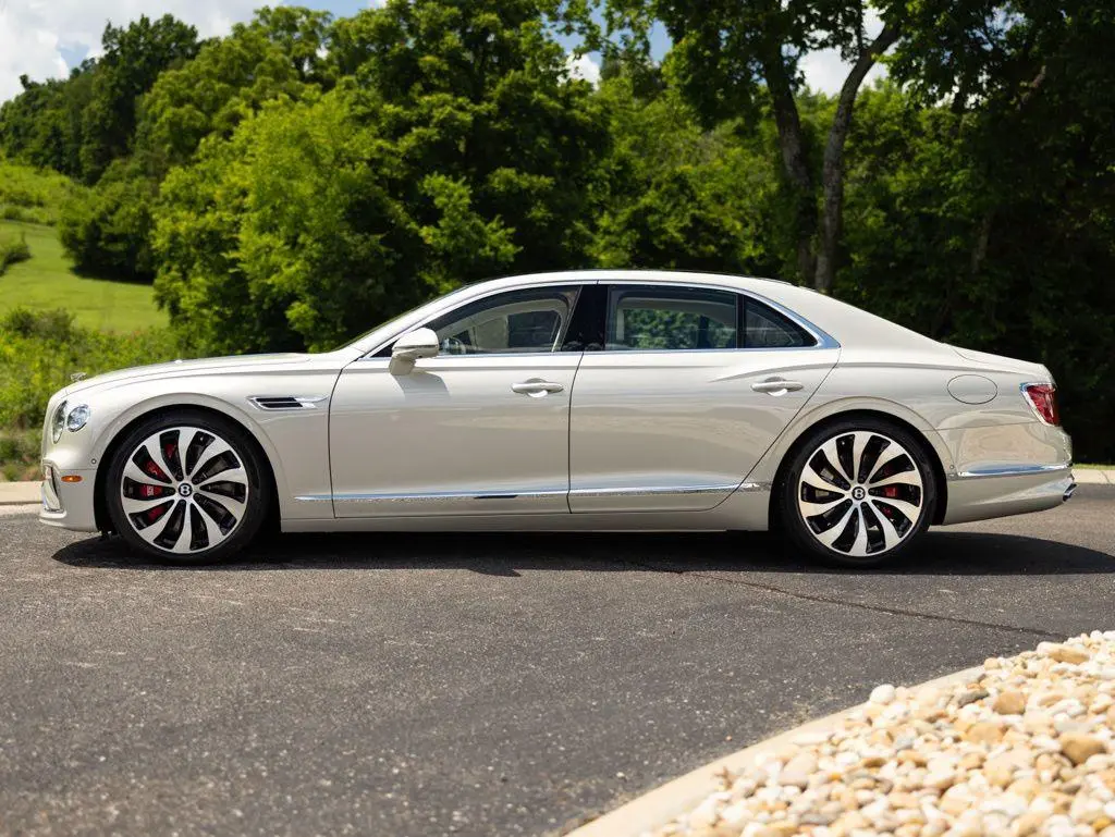 2026 Bentley Flying Spur undefined photo 5