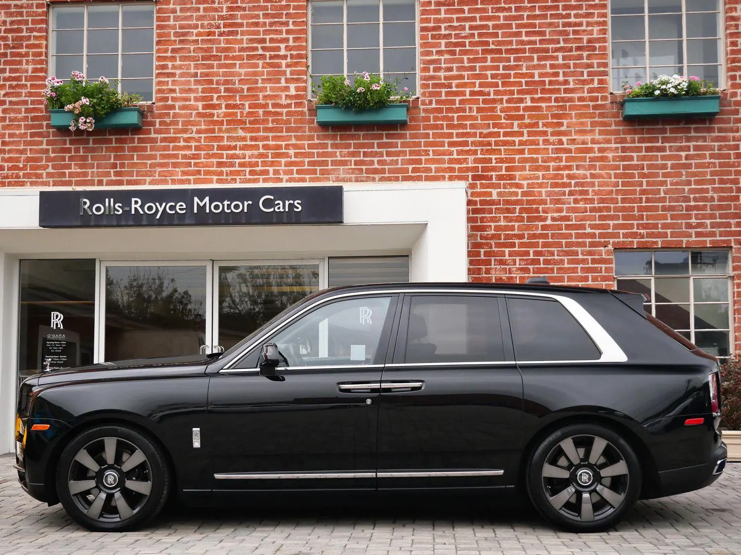 2023 Rolls-Royce Cullinan Base photo 3