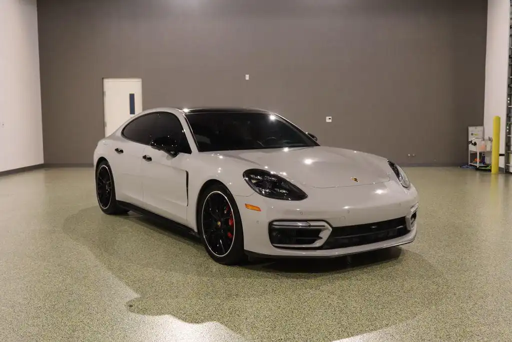 2022 Porsche Panamera GTS's photo