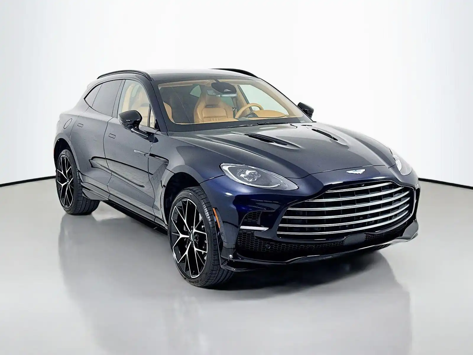 2026 Aston Martin DBX 4.0 V8 707 AWD's photo