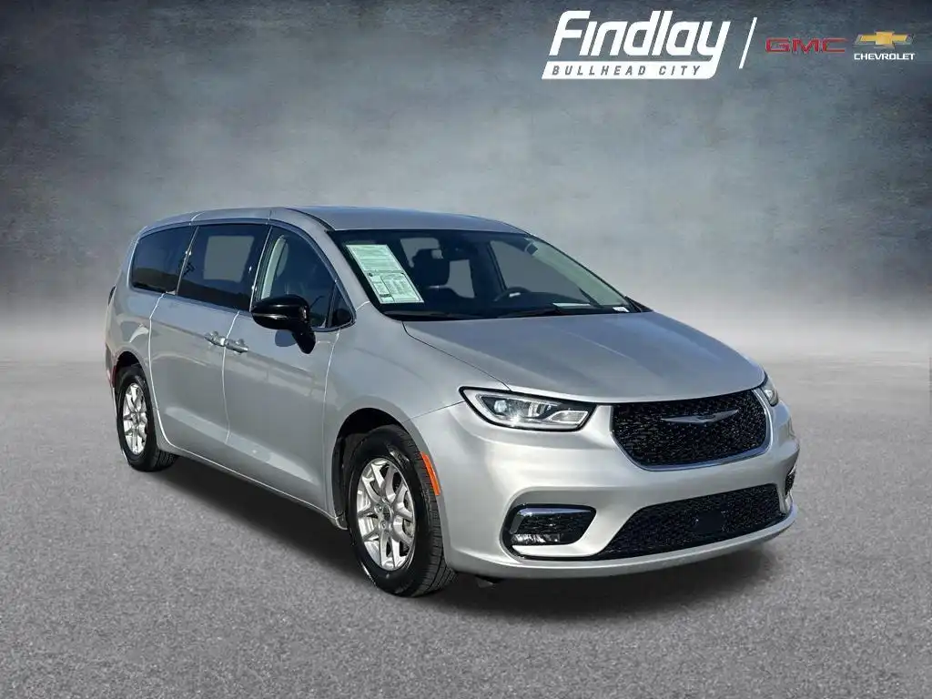 2024 Chrysler Pacifica Touring L's photo