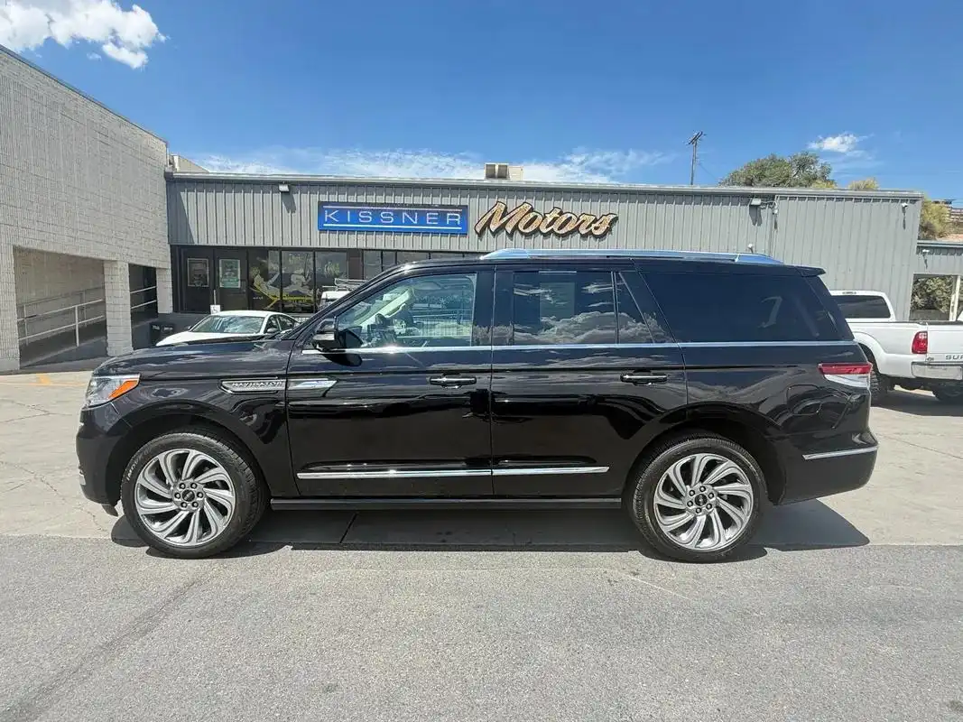 2023 Lincoln Navigator Reserve 4WD's photo