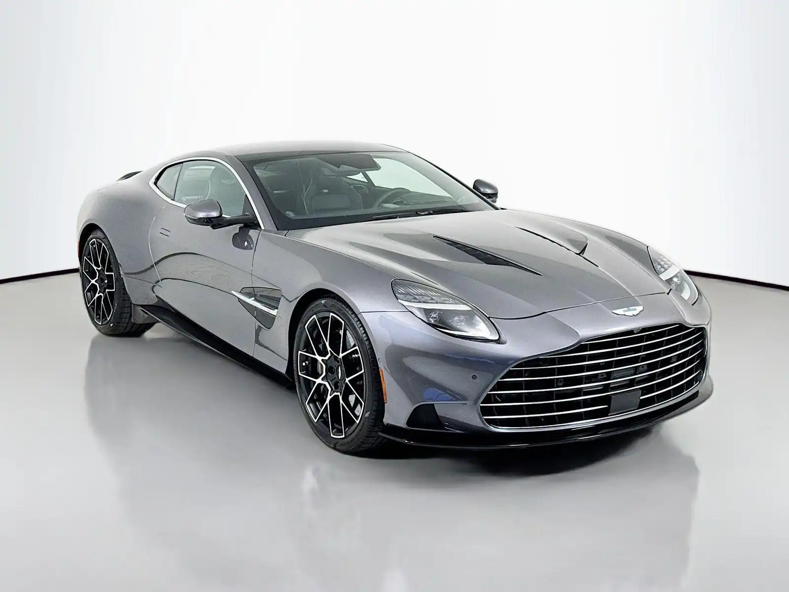2026 Aston Martin Vanquish Coupe's photo