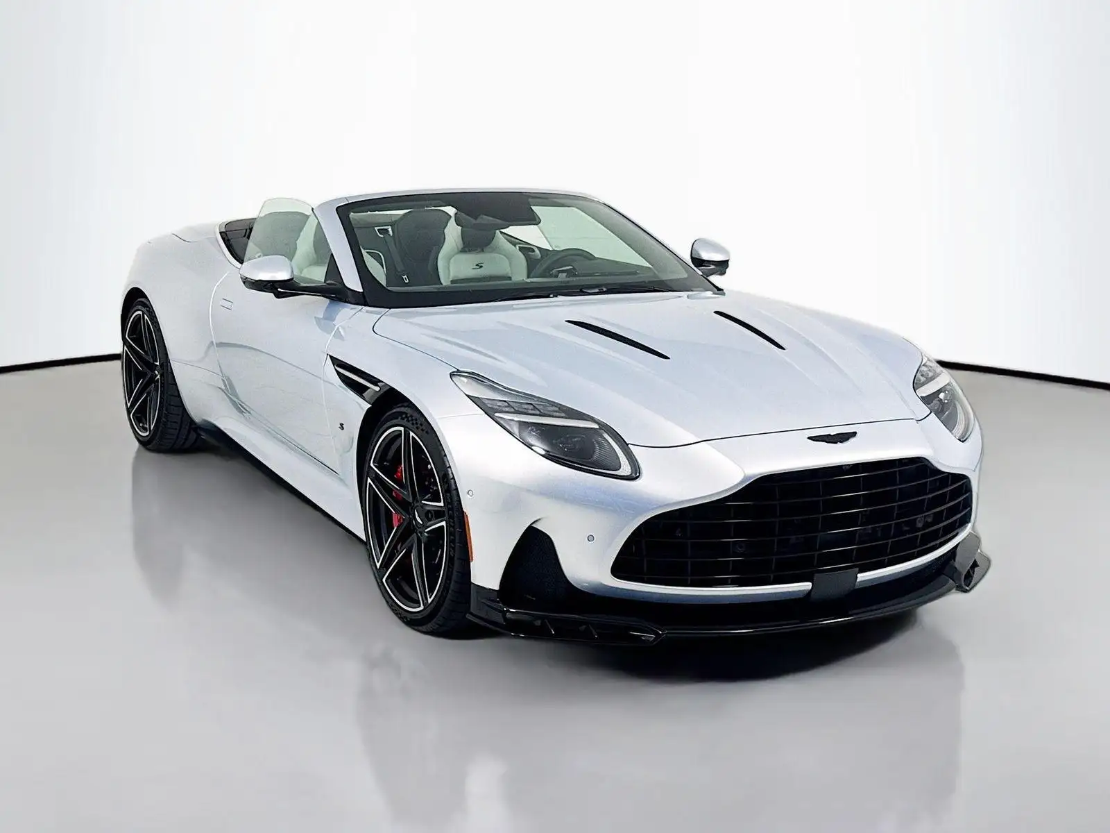2026 Aston Martin DB12 Volante's photo