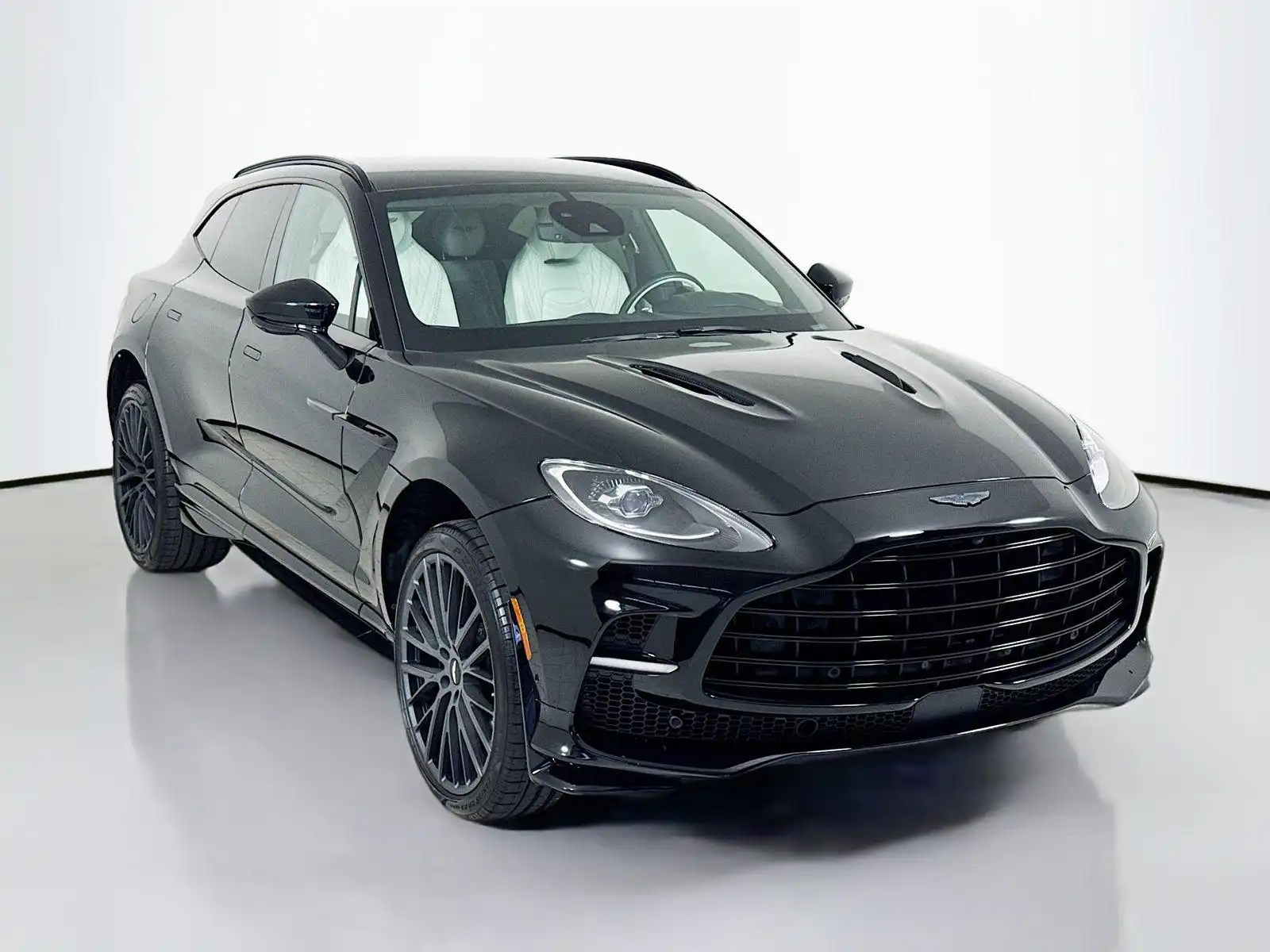 2023 Aston Martin DBX 4.0 V8 707 AWD's photo
