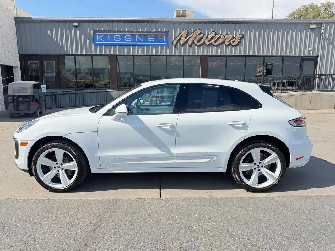 2023 Porsche Macan T's photo