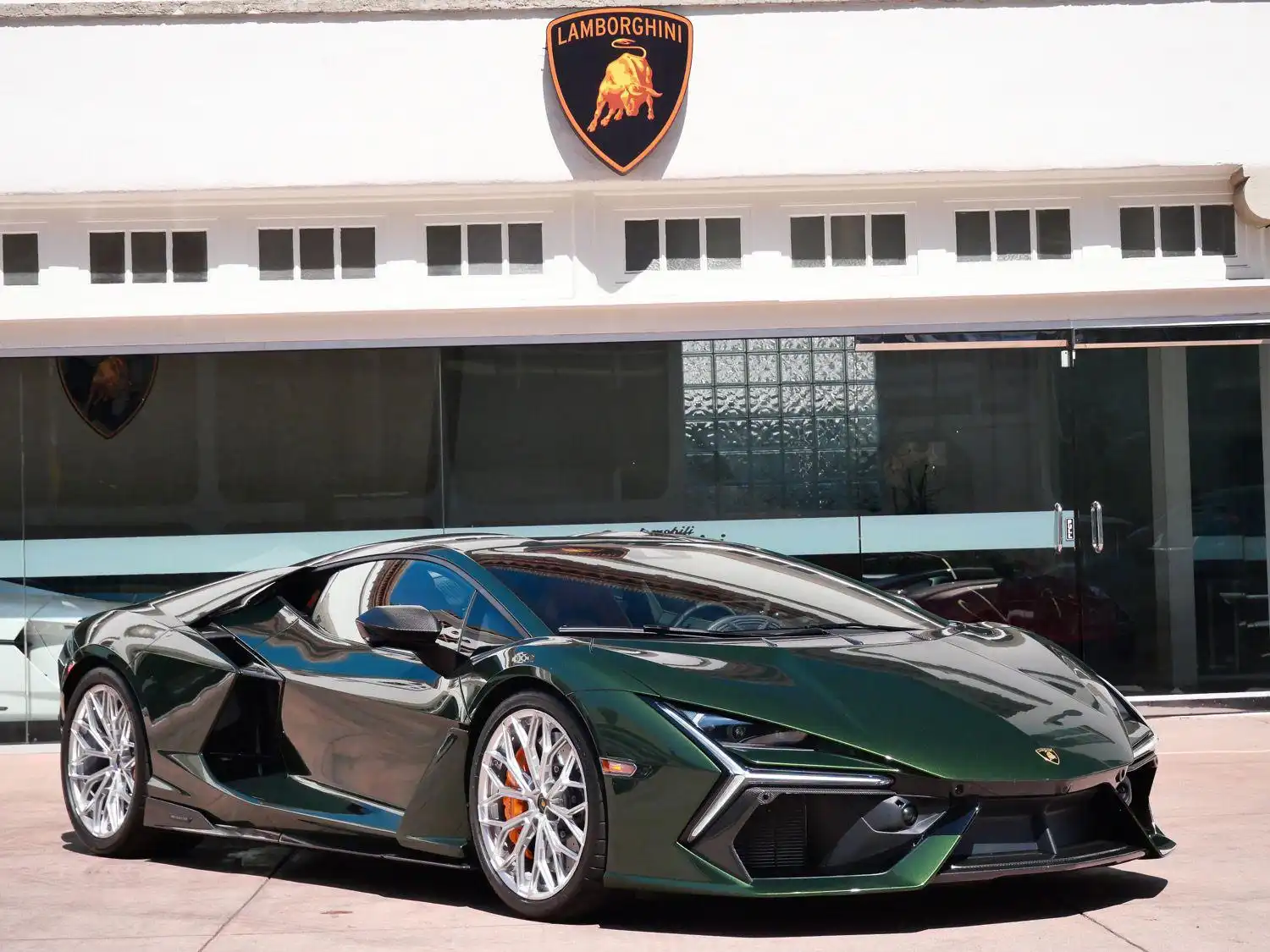 2025 Lamborghini Revuelto 6.5 DCT 4WD's photo