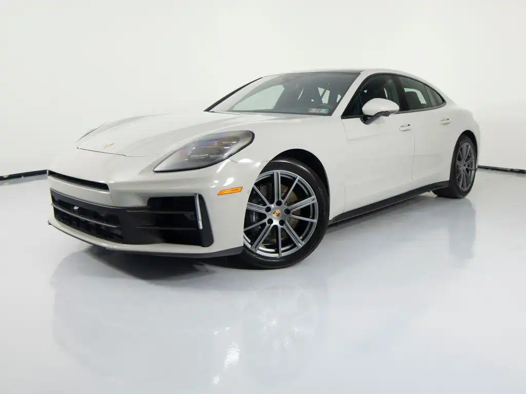 2026 Porsche Panamera 4's photo