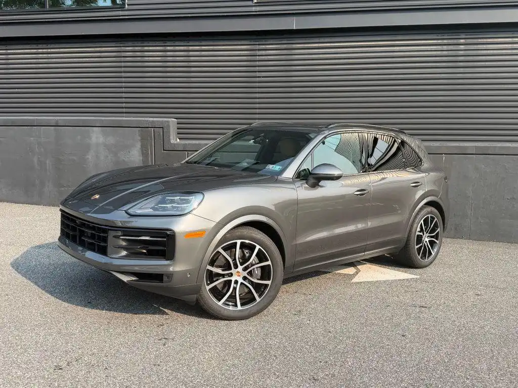 2026 Porsche Cayenne Base's photo