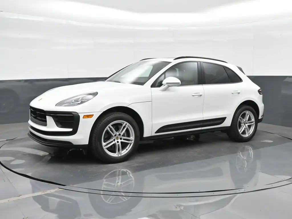 2023 Porsche Macan T's photo