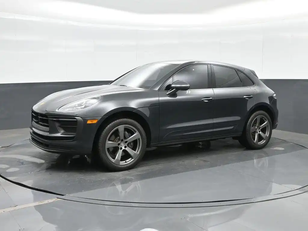 2024 Porsche Macan T's photo
