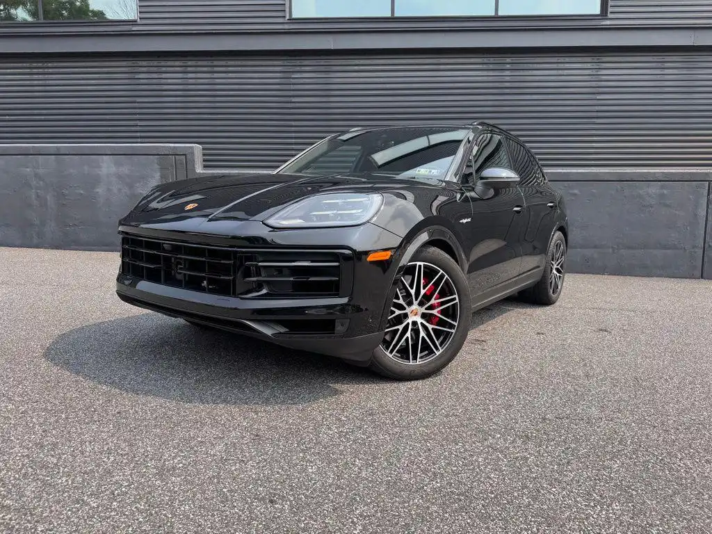 2026 Porsche Cayenne S E-Hybrid's photo