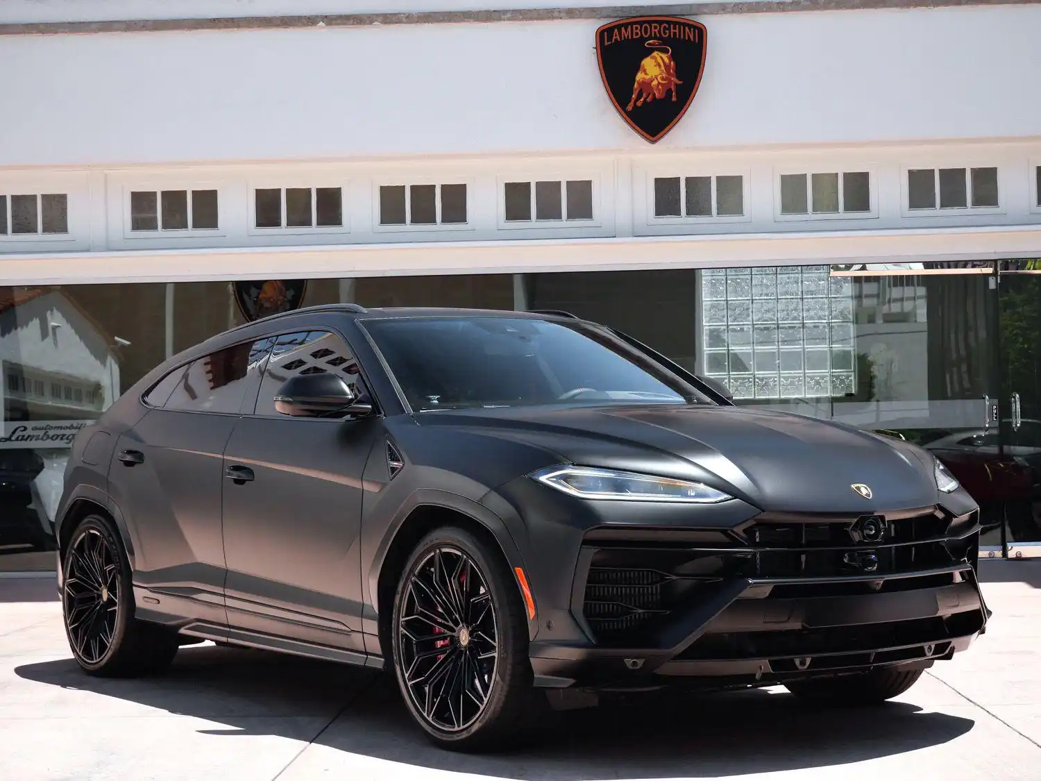 2025 Lamborghini Urus 4.0 V8 PHEV SE's photo