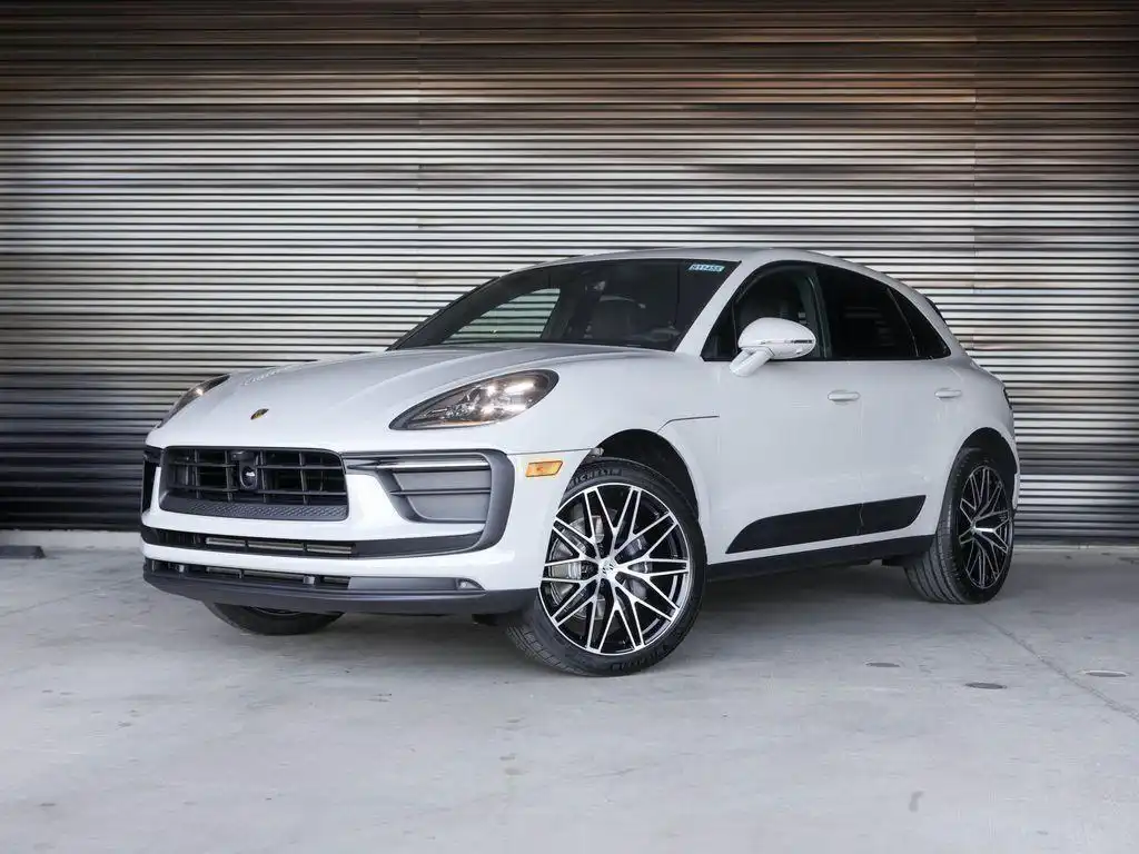 2026 Porsche Macan Base's photo