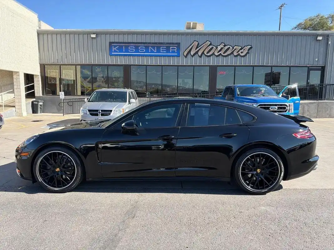2018 Porsche Panamera 4's photo