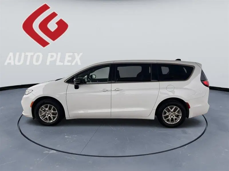 2025 Chrysler Pacifica Select photo 4