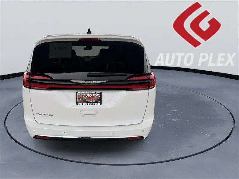 2025 Chrysler Pacifica Select photo 5