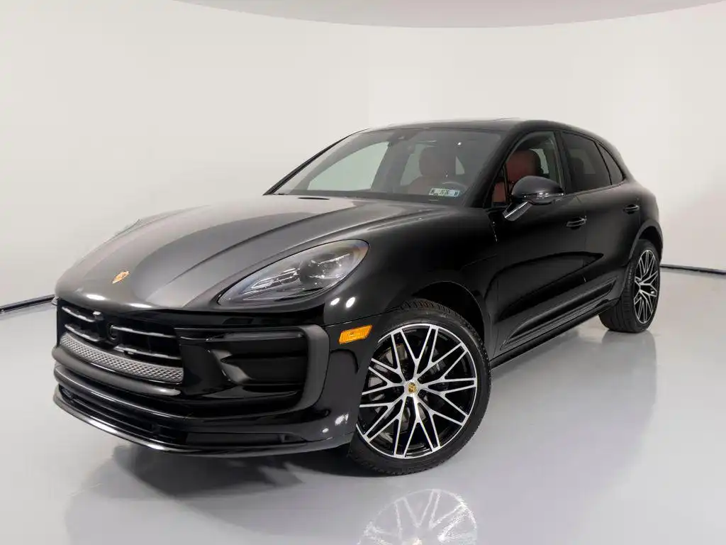 2026 Porsche Macan T's photo