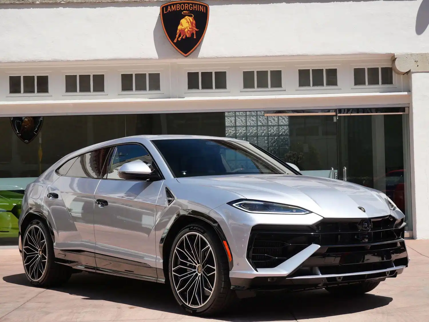 2026 Lamborghini Urus 4.0 V8 PHEV SE's photo