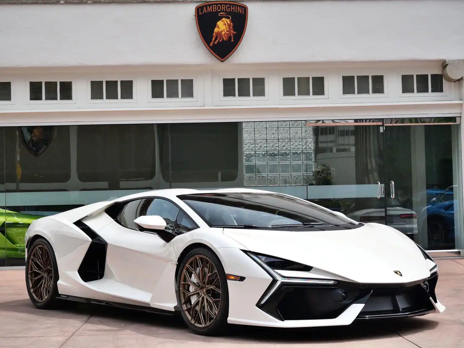 2026 Lamborghini Revuelto 6.5 DCT 4WD's photo