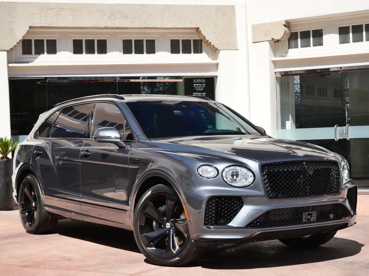 2024 Bentley Bentayga V8 EWB A's photo