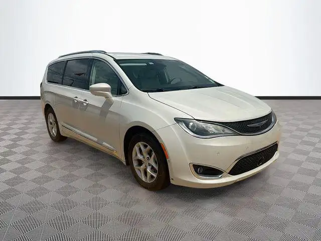 2019 Chrysler Pacifica Touring L Plus's photo