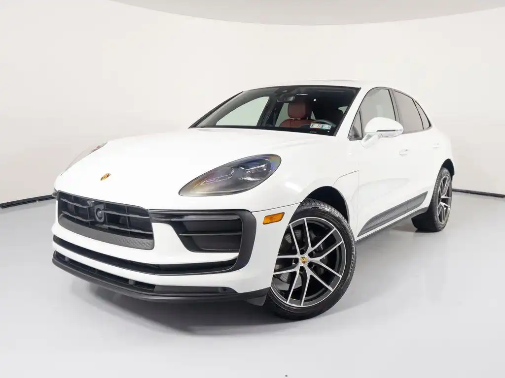 2026 Porsche Macan Base's photo