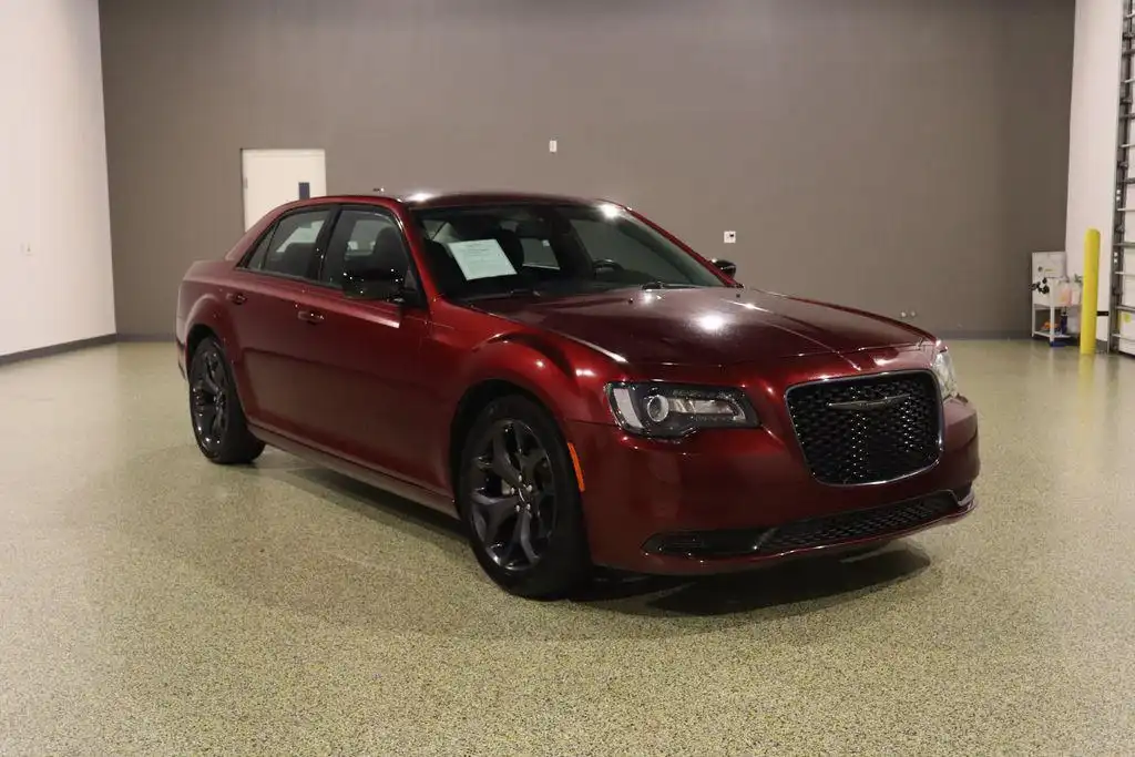 2022 Chrysler 300 Touring's photo