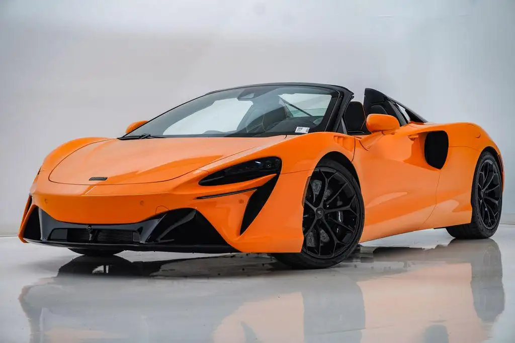 2026 McLaren Artura's photo