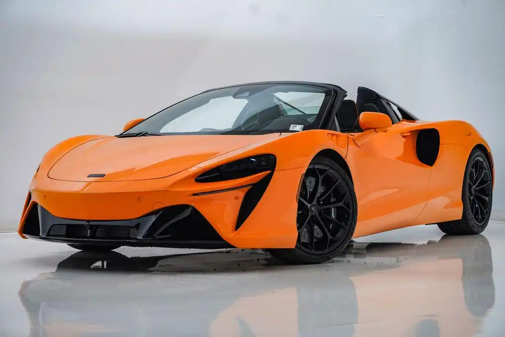 2026 McLaren Artura's photo