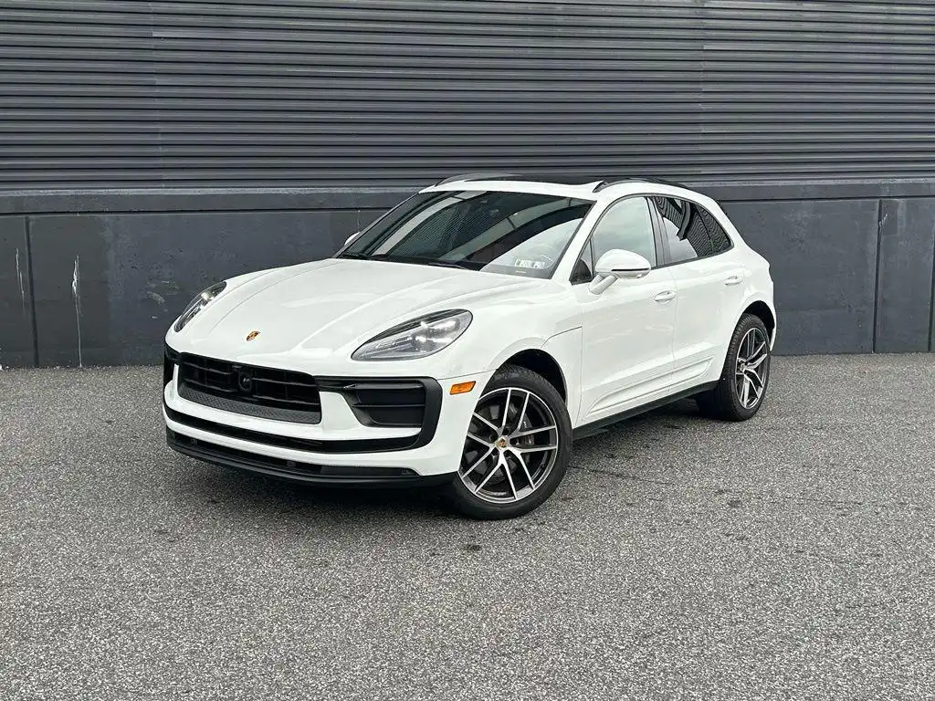 2024 Porsche Macan Base's photo