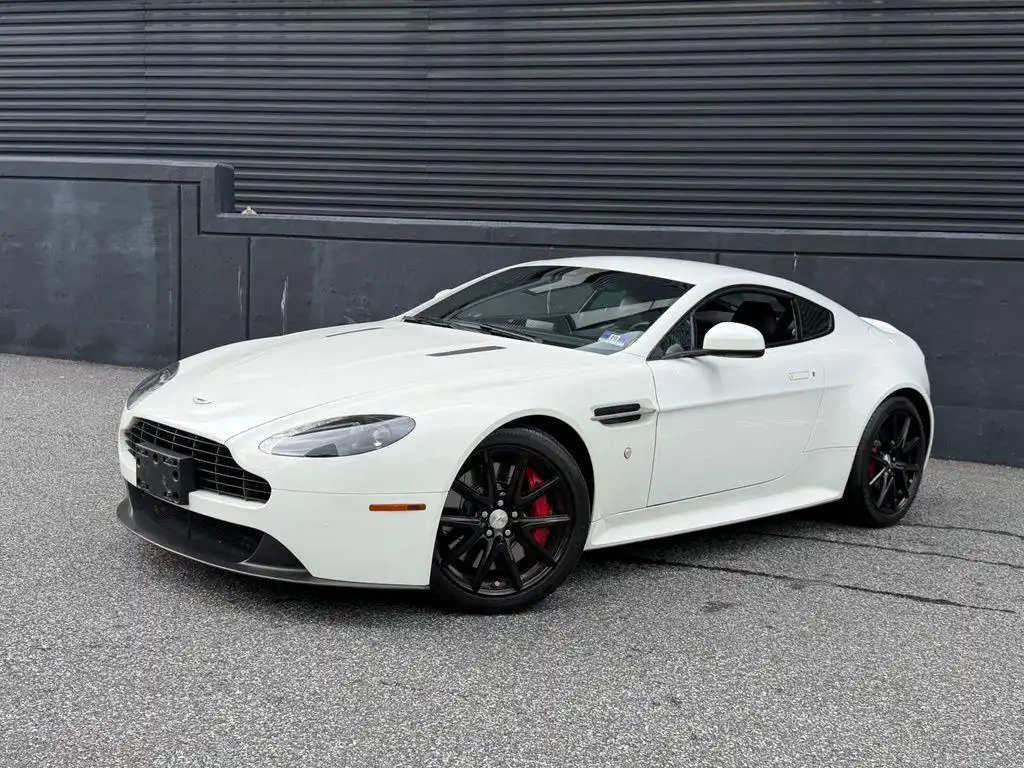 2015 Aston Martin V8 Vantage Coupe GT's photo