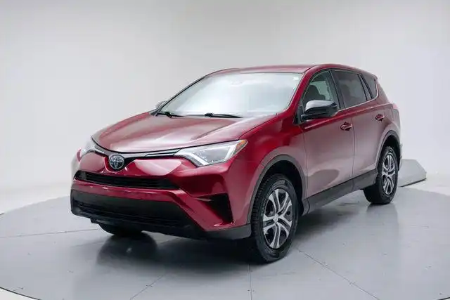 2018 Toyota RAV4 LE AWD's photo