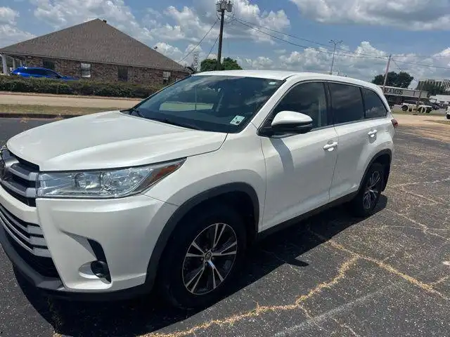 2019 Toyota Highlander LE 4x2 V6's photo