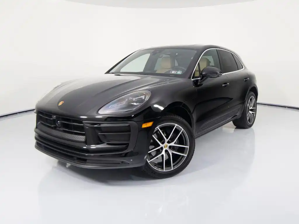 2026 Porsche Macan Base's photo