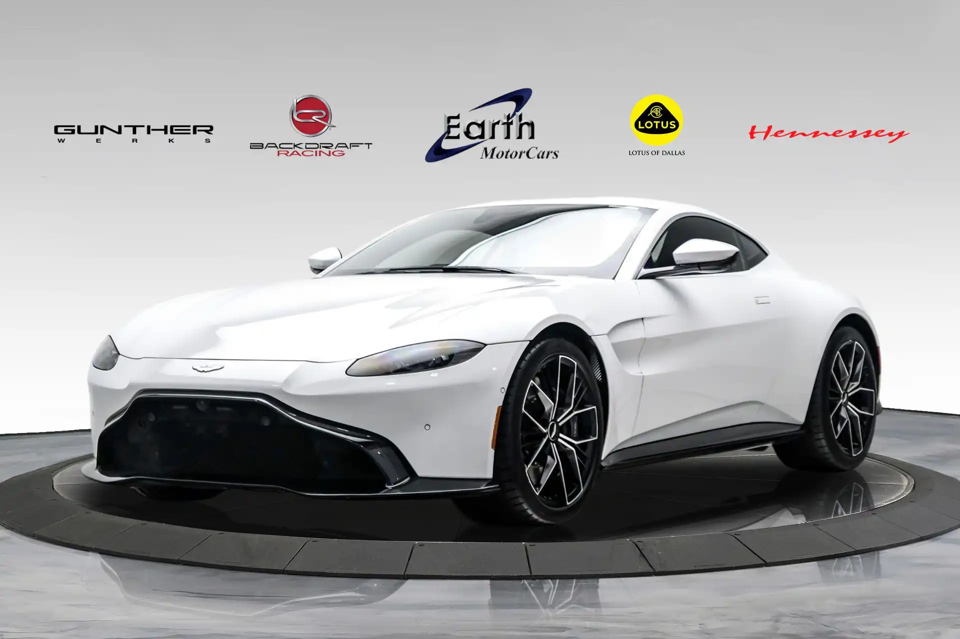 2022 Aston Martin Vantage F1's photo