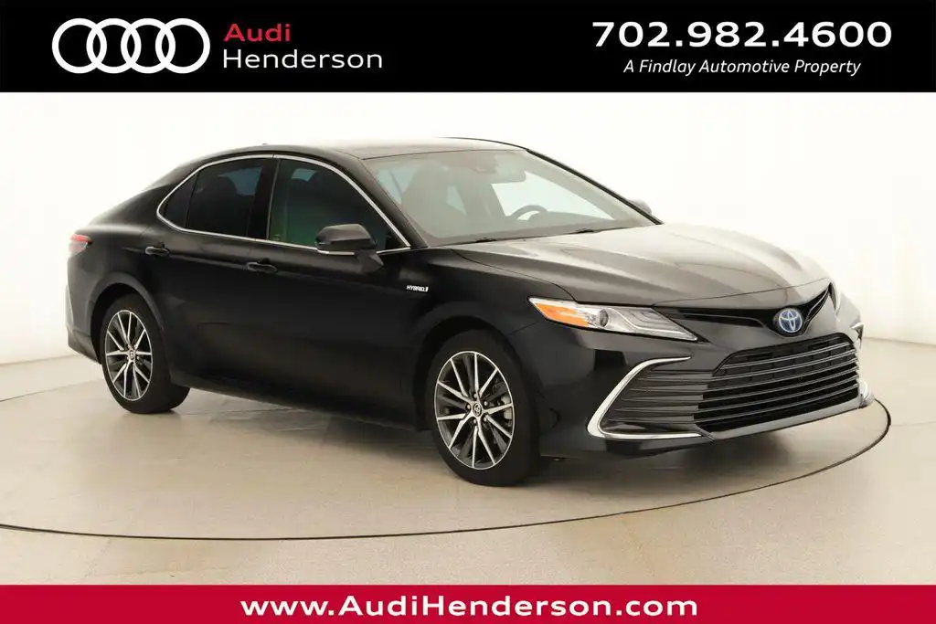 2021 Toyota Camry XLE Hybrid's photo