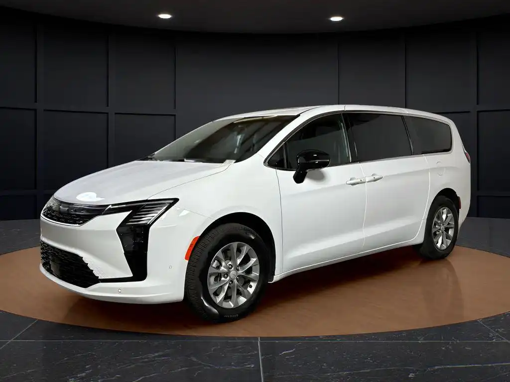 2027 Chrysler Pacifica Limited AWD's photo