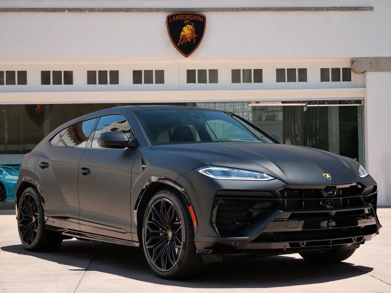 2025 Lamborghini Urus 4.0 V8 PHEV SE's photo