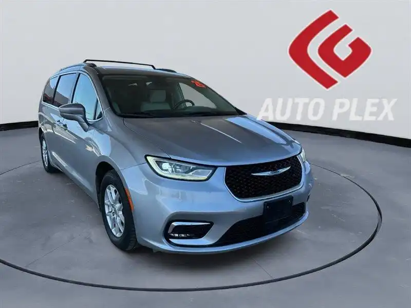 2021 Chrysler Pacifica Touring L's photo