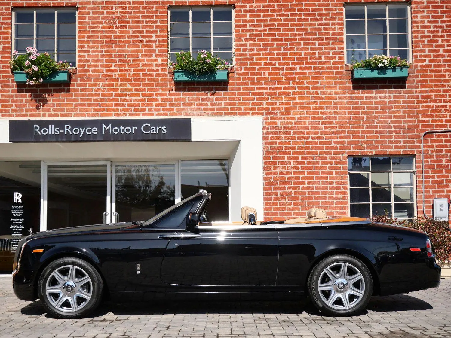 2013 Rolls-Royce Phantom Drophead Coupe photo 3