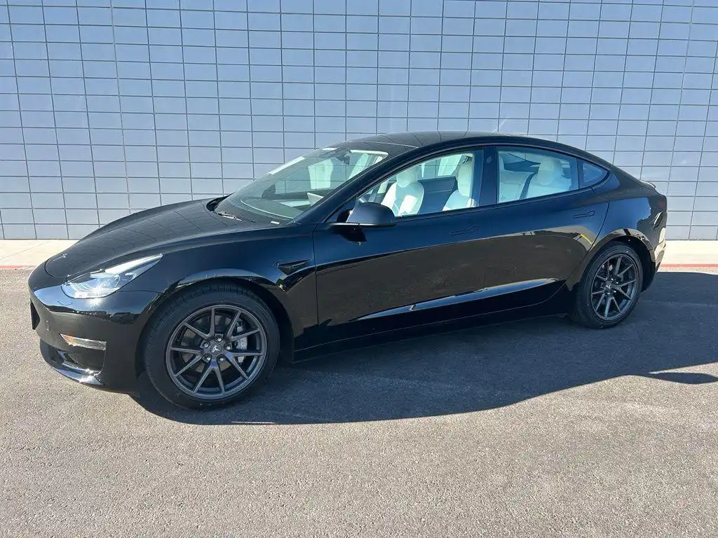 2023 Tesla Model 3 Base's photo