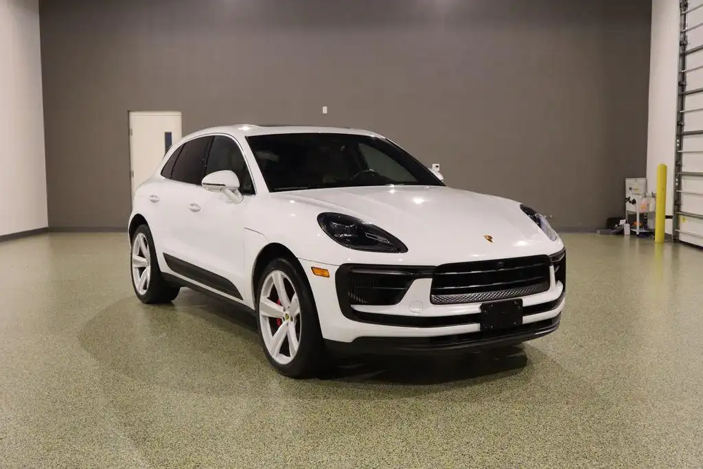 2022 Porsche Macan S's photo