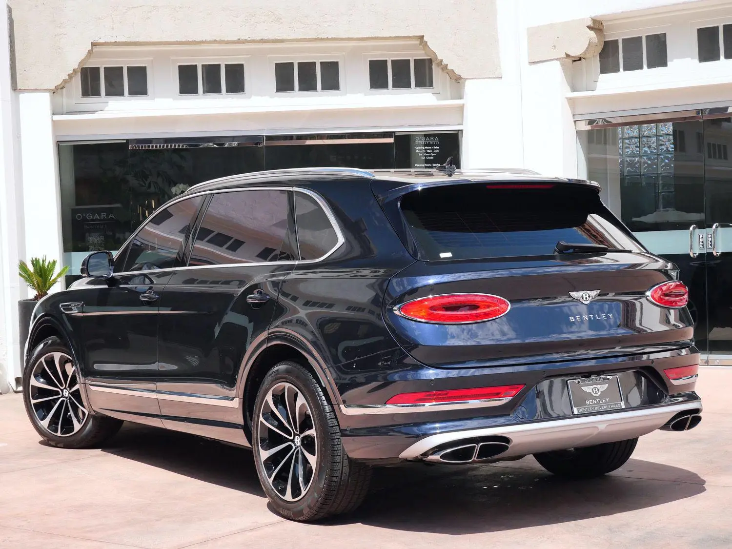 2023 Bentley Bentayga Azure EWB photo 3
