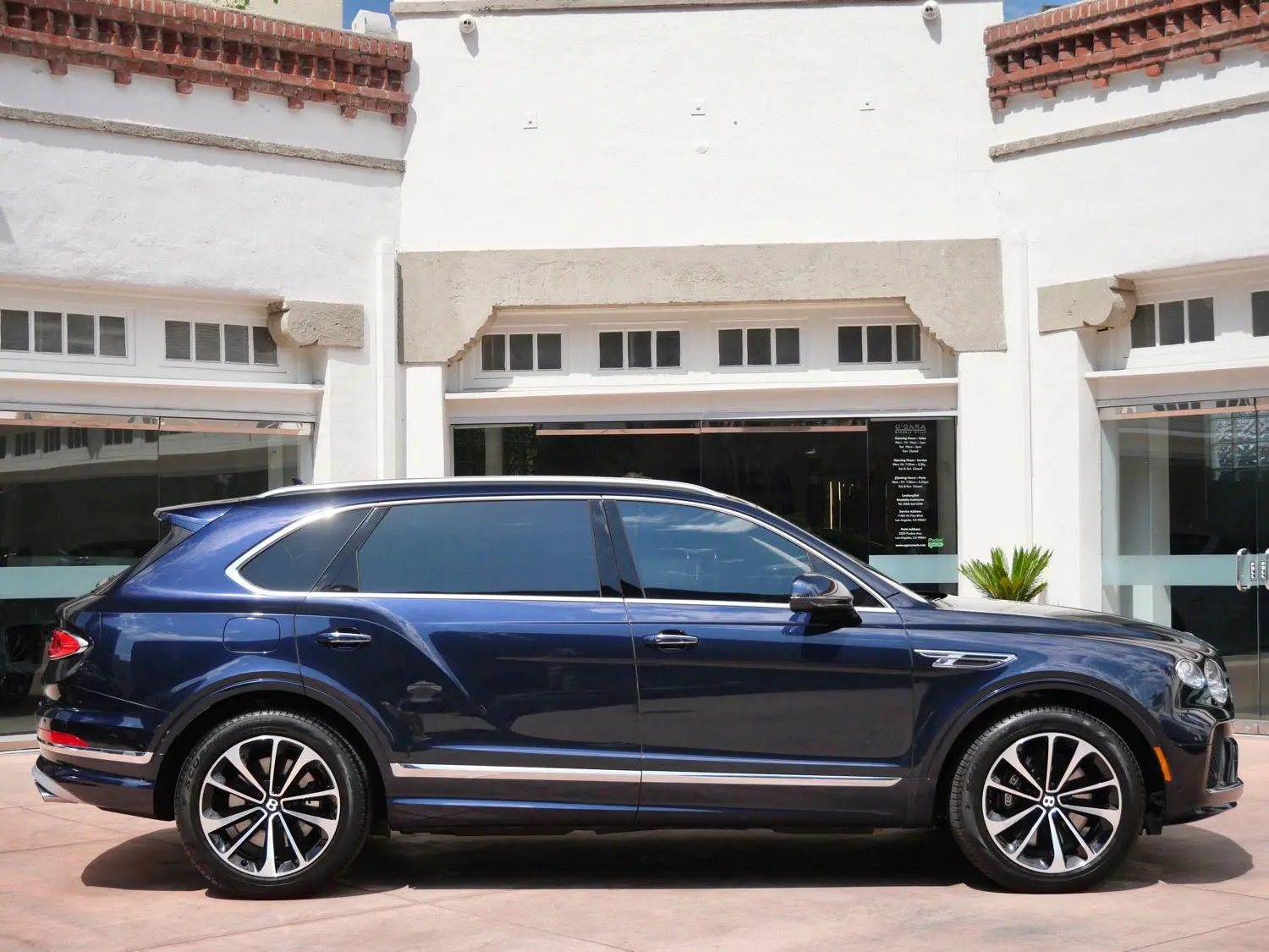 2023 Bentley Bentayga Azure EWB photo 5