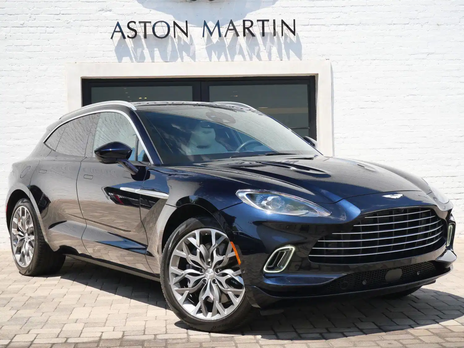 2023 Aston Martin DBX 4.0 V8 AWD's photo
