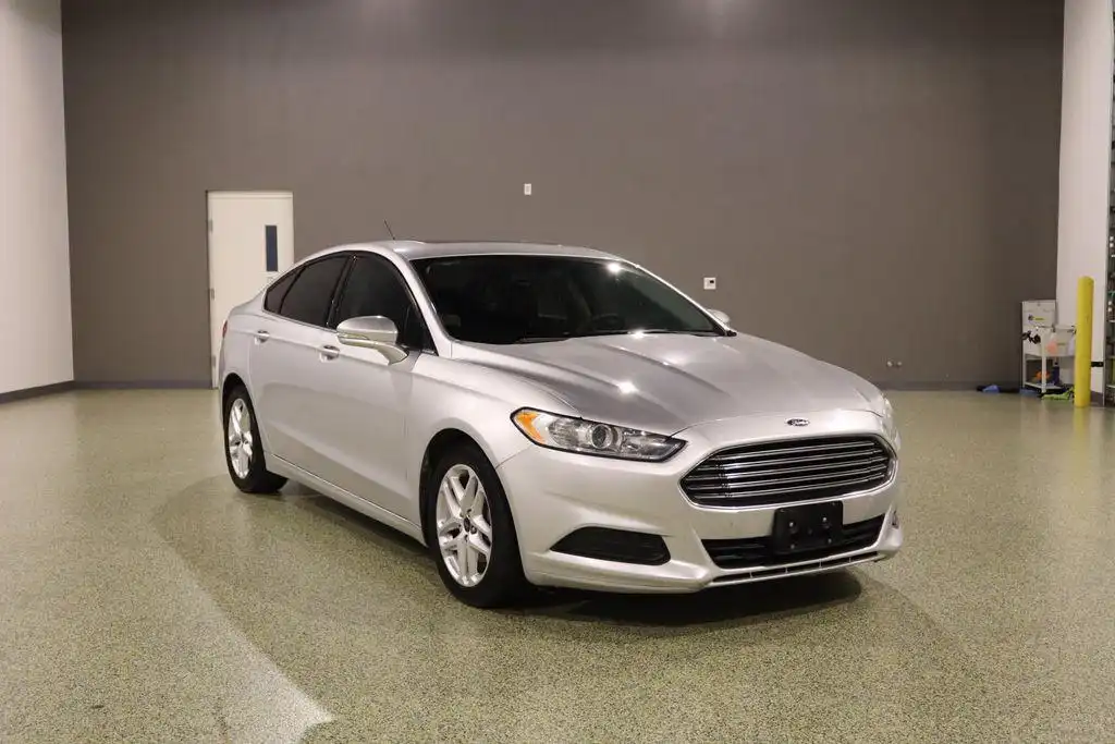 2016 Ford Fusion SE FWD's photo
